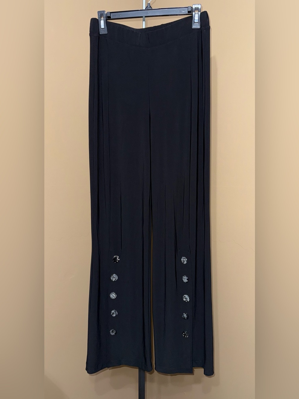 VERDUCCI Black Wide-Leg Pants with Button Accent. Size Medium.